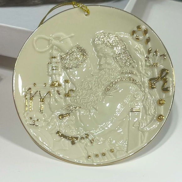 Mikasa FK015/6 20 Magic Santa Christmas Ornament white Porcelain Gold Accents - Picture 1 of 7